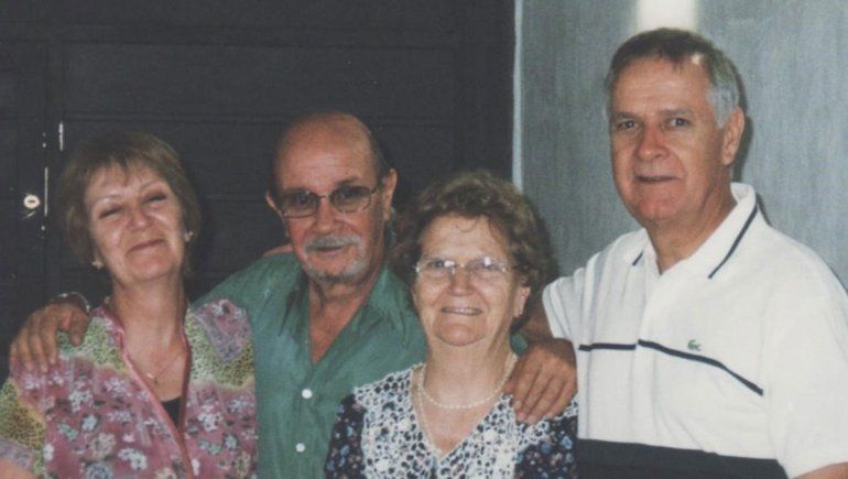 Pilar, esposa de don Alberto e hijos.