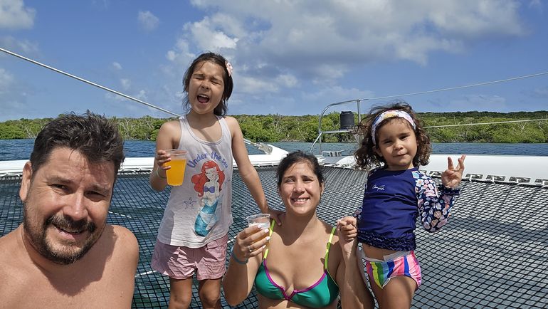 Marce, Ema, Vicky y Luci de viaje. Marce, Ema, Vicky y Luci de viaje.