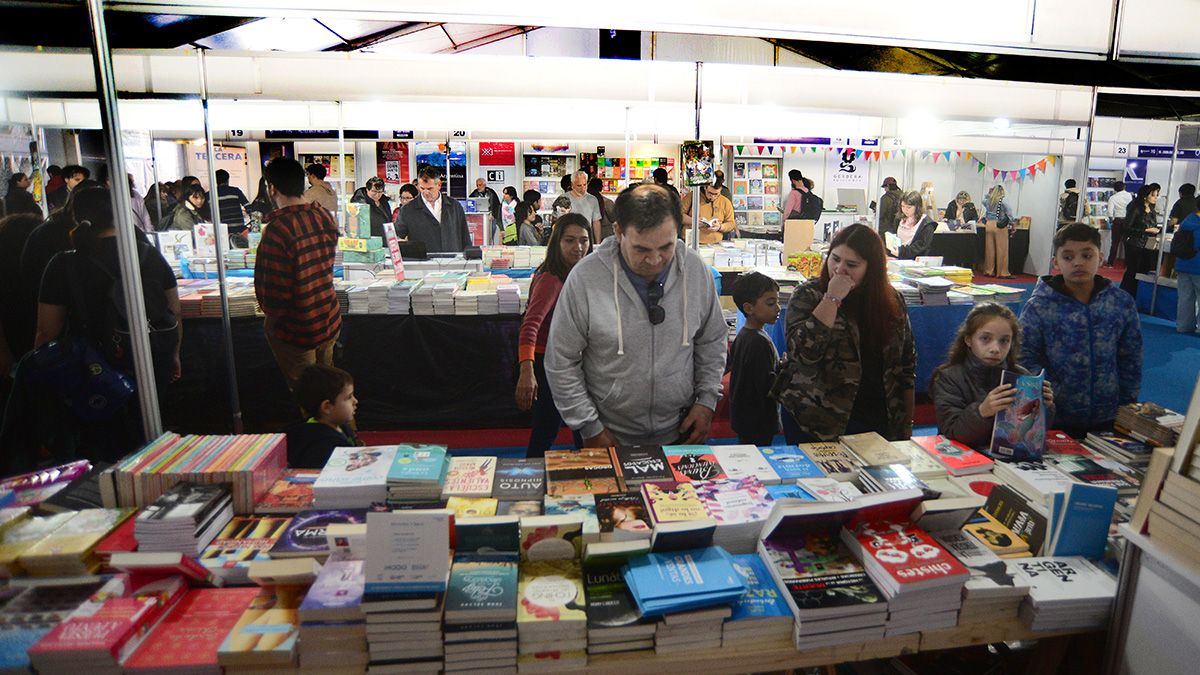 Los precios para comprar en la Feria del Libro de Neuquén thumbnail
