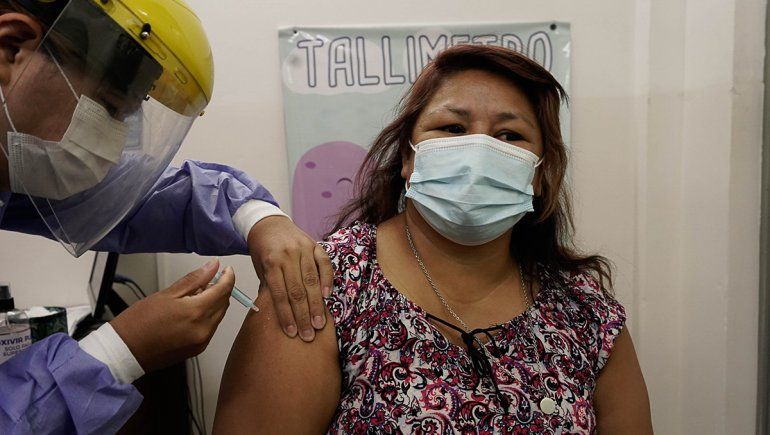 Una enfermera la primera que recibió la vacuna en el sur neuquino