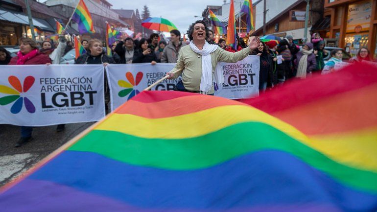 Una fiesta: así fue la primera marcha del orgullo en San Martín de los Andes