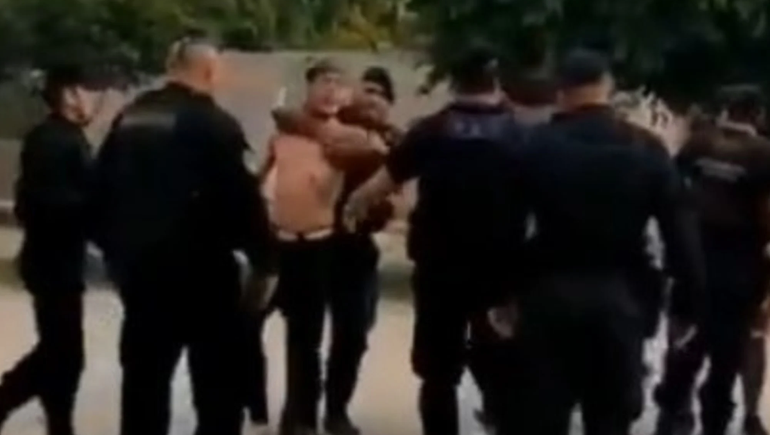 Video: detienen a Brian Fernández por apedrear un colectivo