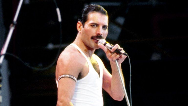 Freddie Mercury les sigue mandando regalos a sus amigos