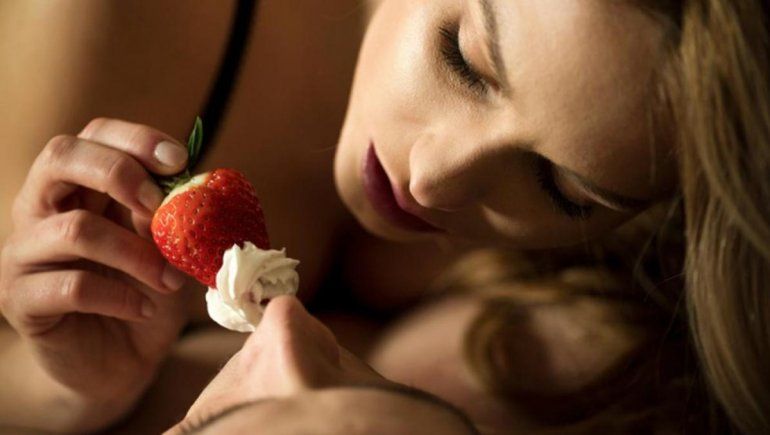 Twitter: se viraliza una emergencia por fresas en partes íntimas