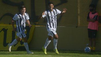 cipo y un debut a lo grande: goleo a olimpo en bahia e ilusiona