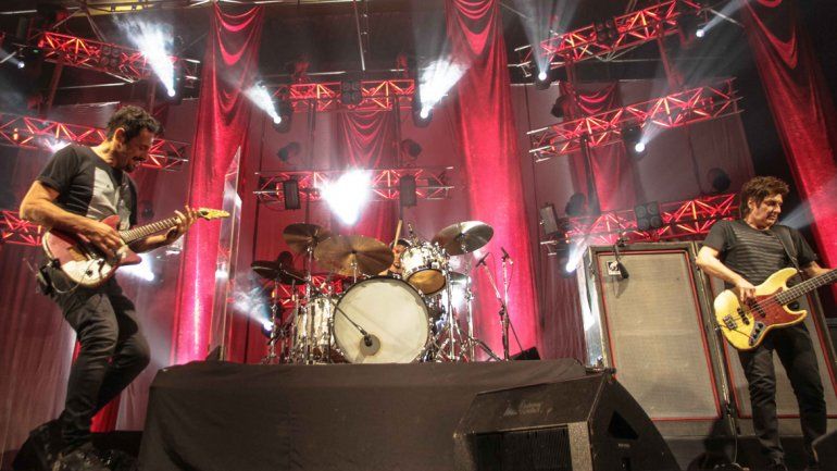 El Ricardo Mollo interactuó con sus seguidores durante todo el concierto.