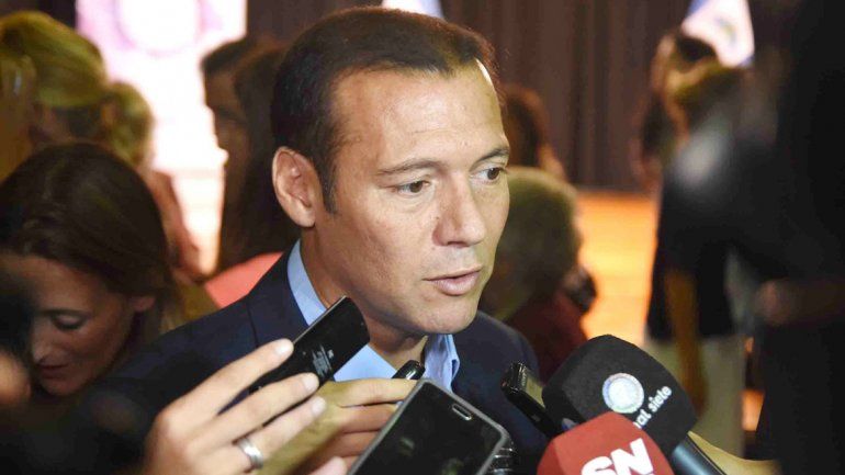 El gobernador participó ayer en un acto por el Día de la Mujer.