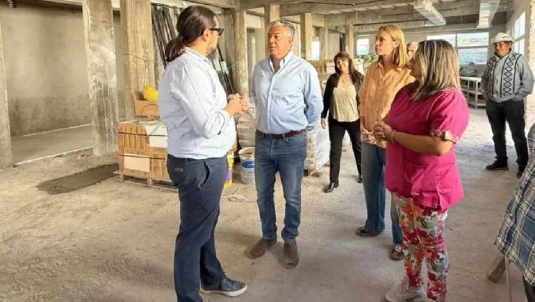 El ministro de Salud, Martín Regueiro junto al gobernador Rolando Figueroa y la flamante ministra de Infraestructura, Tanya Bertoldi. El ministro de Salud, Martín Regueiro junto al gobernador Rolando Figueroa y la flamante ministra de Infraestructura, Tanya Bertoldi.