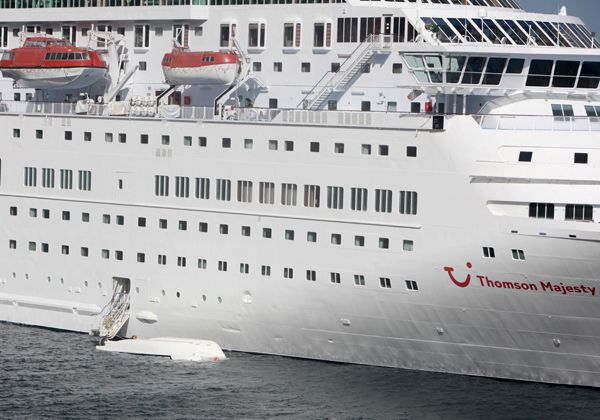 Cinco muertos tras la caída al mar de un bote salvavidas en islas Canarias