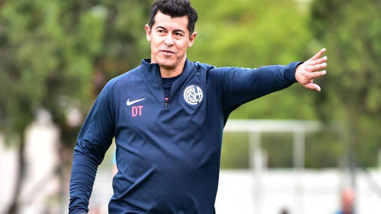 Almirón presionó a los dirigentes desde Brasil