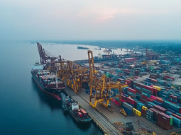 El puerto de Nansha, donde todavía está el Maersk Saltoro a la espera de definiciones por parte del gobierno de China. El puerto de Nansha, donde todavía está el Maersk Saltoro a la espera de definiciones por parte del gobierno de China.