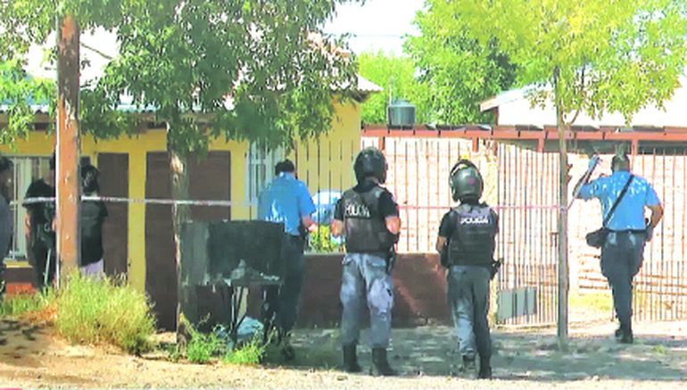 Emanuel Cárdenas falleció luego de caer sobre una reja en el barrio Melipal, durante una persecución policial.