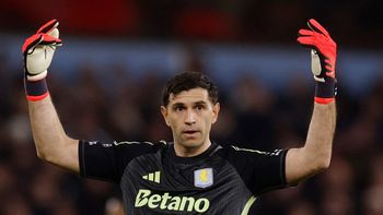 Dibu Martínez fue clave en la victoria del Aston Villa. Dibu Martínez fue clave en la victoria del Aston Villa.