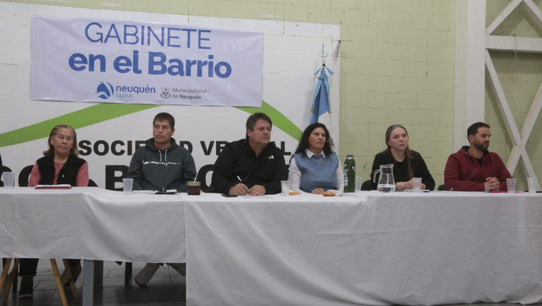 El intendente Mariano Gaido encabezó la visita de Gabinete en el barrio / Foto Prensa Municipio