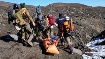 Una escaladora murió subiendo un volcán en Chile, muy cerca de la frontera con Neuquén. Una escaladora murió subiendo un volcán en Chile, muy cerca de la frontera con Neuquén.