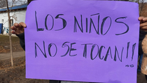 Los vecinos se manifestaron al edificio de la municipalidad a reclamar justicia. Los vecinos se manifestaron al edificio de la municipalidad a reclamar justicia.