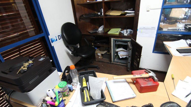 Forzaron la caja fuerte y se alzaron con $3000 de DirecTV