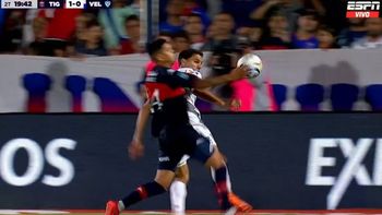 la insolita mano al estilo voley de un jugador de tigre que le dio el empate a velez la insolita mano al estilo voley de un jugador de tigre que le dio el empate a velez