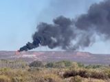 Uno de los mecheros de Loma La Lata. A veces sale humo negro de los venteos.