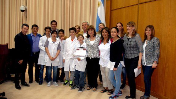 Los alumnos de una de las escuelas premiadas en el Parlamento Infantil.