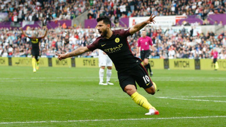 Agüero metió dos y no para en el Manchester City
