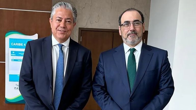 Rolando Figueroa aceitó la línea con el presidente del Banco de Desarrollo de Latinoamérica