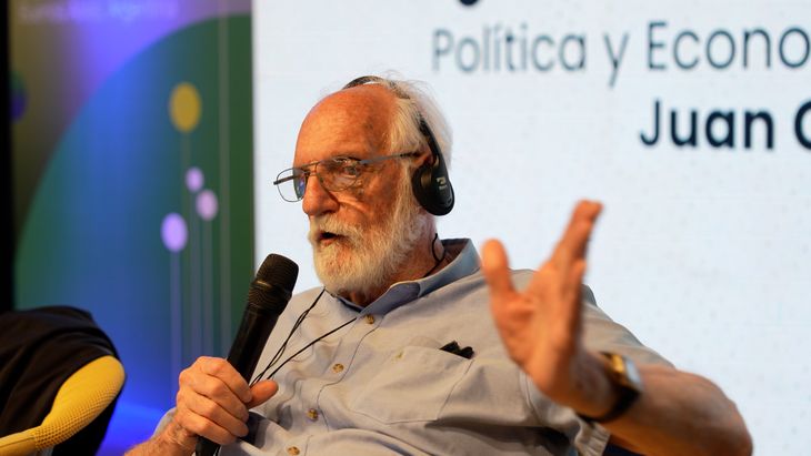 El economista analizó los resultados electorales y sus impactos en la economía. El economista analizó los resultados electorales y sus impactos en la economía.