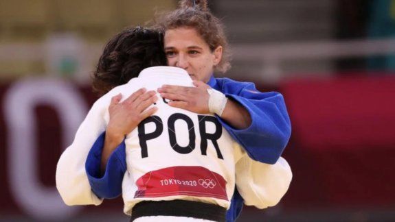 La Peque Pareto cierra su carrera olímpica con diploma y reconocimiento