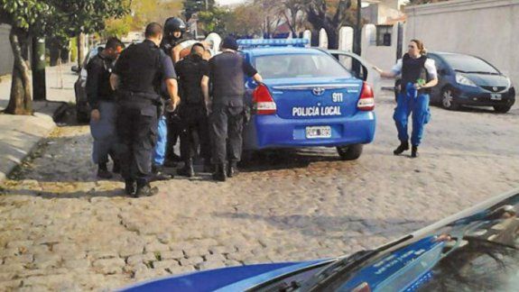 Había robado una peluquería y la atraparon cuando huía por los techos.