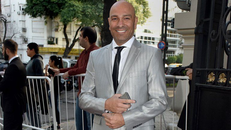 Freddy mete leña al fuego