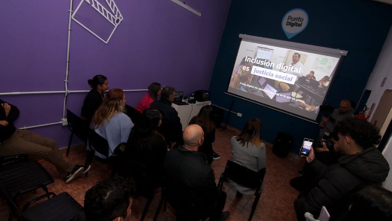 Se inauguró un Punto Digital en Centenario