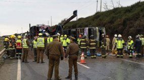 Volcó un micro en Chile: seis muertos y 20 heridos