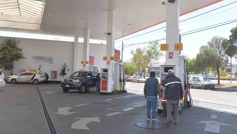 Subieron los combustibles otro 4%: a cuánto se fueron las naftas y el gasoil