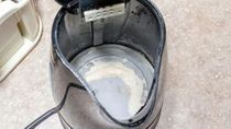 La pava eléctrica puede acumular sarro con el uso diario y afectar tanto el sabor del agua como el funcionamiento del aparato. La pava eléctrica puede acumular sarro con el uso diario y afectar tanto el sabor del agua como el funcionamiento del aparato.