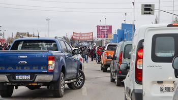 conductores tiraron sus autos contra los piqueteros conductores tiraron sus autos contra los piqueteros