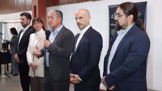 Rolando Figueroa durante el encuentro con los periodistas en el Espacio Duam