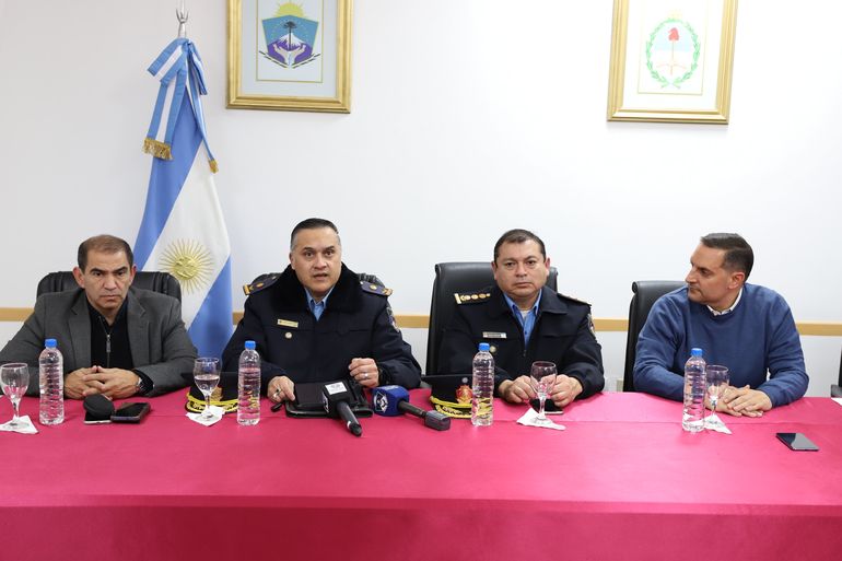 El ministro de Seguridad, Matías Nicolini, resaltó el arduo trabajo policial para esclarecer el hecho ocurrido en La Angostura.