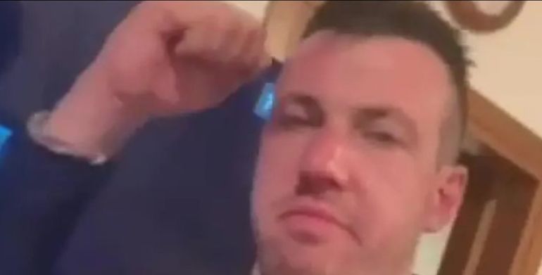 El sospechoso bailando en la escena del crimen, en un video que grabó con el teléfono de la víctima. El sospechoso bailando en la escena del crimen, en un video que grabó con el teléfono de la víctima.