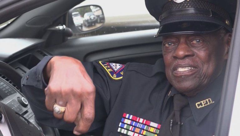 Un policía que está por cumplir 92 años no piensa jubilarse