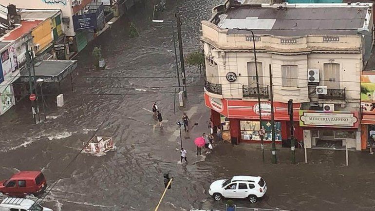 Lomas de Zamora: una nena arrastrada por fuerte correntada