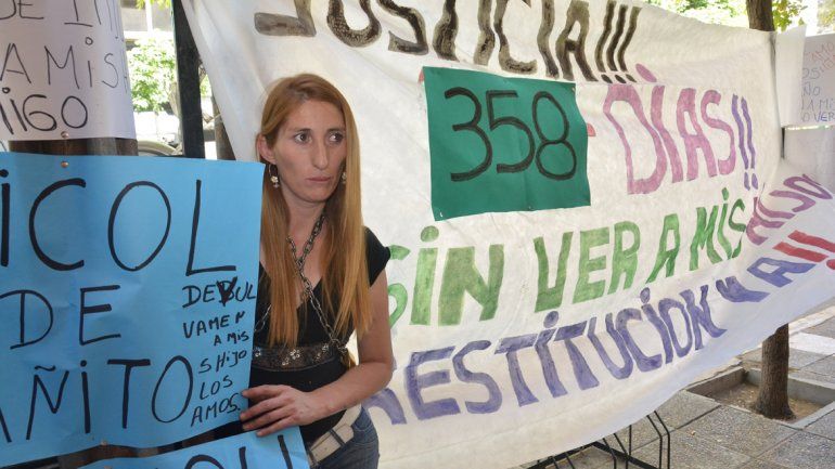 La mujer se encadenó en Alberdi 72