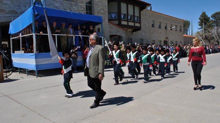 Toda la comunidad participó del desfile en la Plaza de Armas.