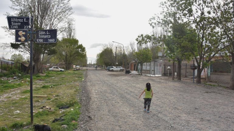 Las redes troncales de cloacas son obras necesarias para los habitantes del barrio. Los contratos para el inicio de los trabajos se firmaron la semana pasada.