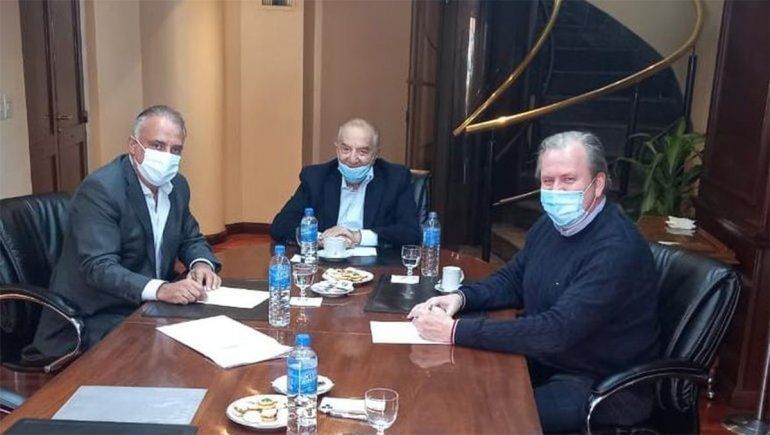 Los sindicalistas mercantiles Carlos Pérez y Armando Cavalieri con Federico Erhart