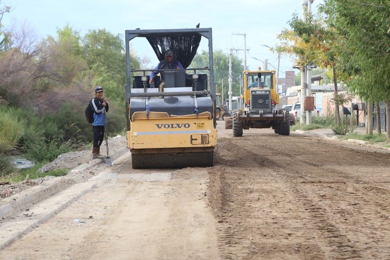 Obras de pavimentaci&oacute;n en Valentina Sur Urbana.