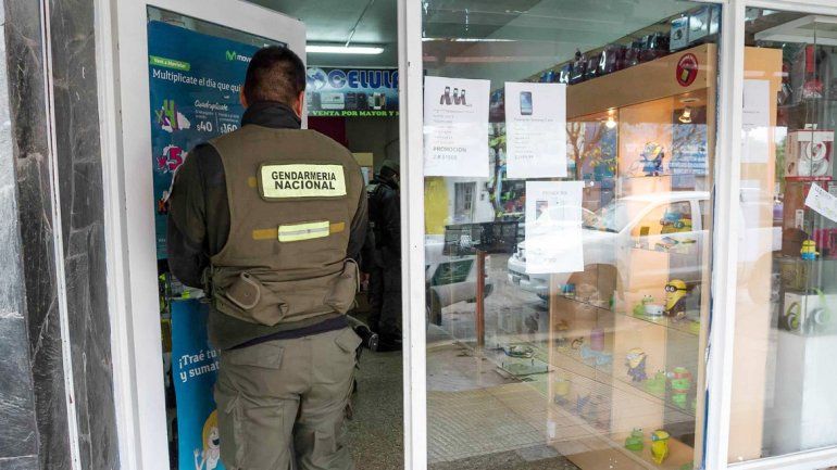 &nbsp;Gendarmería irrumpe en un local de Cipolletti.