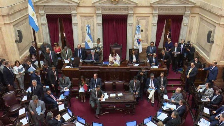 El Senado desmintió que haya pagado el viaje de CFK a Cuba