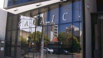 SADAIC solía percibir un impuesto por el uso de música en salones de fiesta y demás lugares. SADAIC solía percibir un impuesto por el uso de música en salones de fiesta y demás lugares.