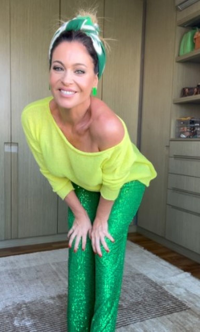 El colorido look de Karina Mazzocco que generó los controvertidos comentarios de Horacio Cabak. El colorido look de Karina Mazzocco que generó los controvertidos comentarios de Horacio Cabak.