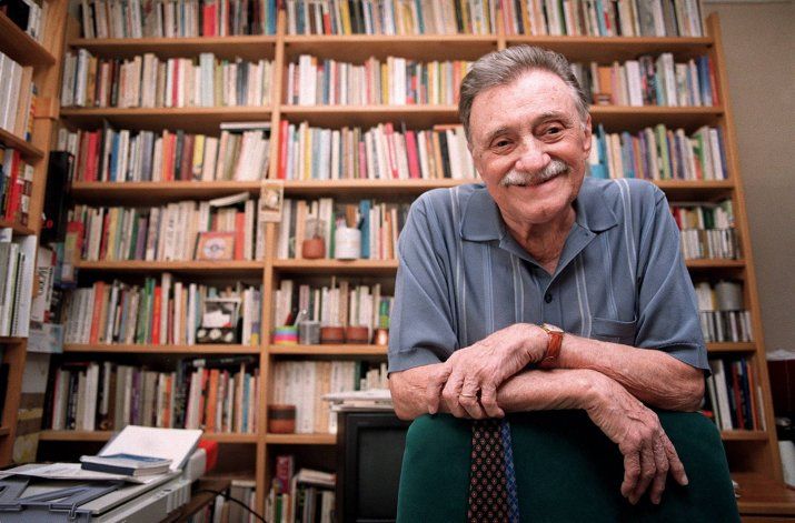 Un homenaje a Mario Benedetti en las ventanas